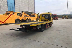 依兰非事故拖车