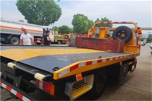 依兰附近拖车电话号码服务